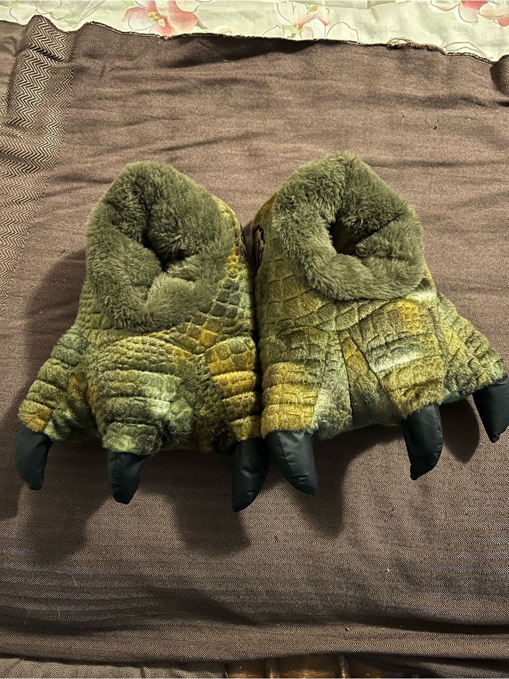 Jurassic World By Universal Dinosaur Claw Plush Slipper Kids US 2-3